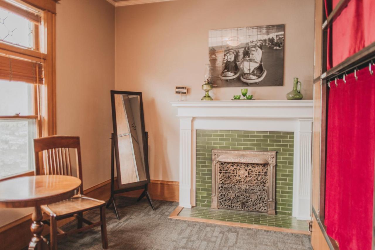 Ember Hostel Denver Bagian luar foto