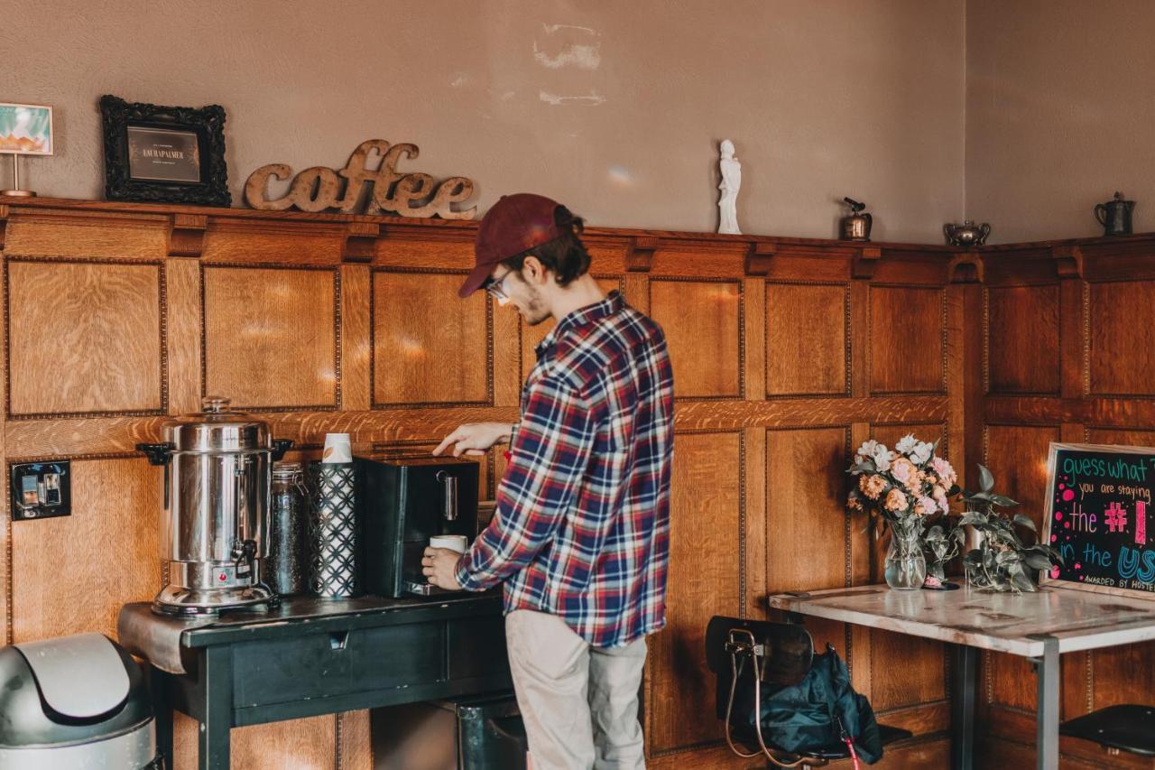 Ember Hostel Denver Bagian luar foto